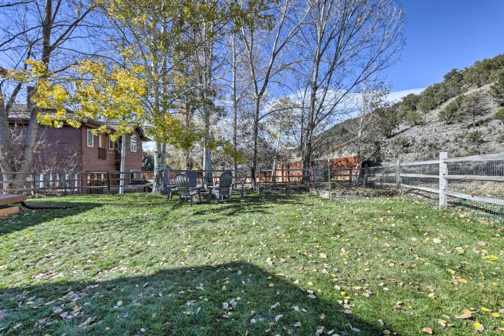 Cozy Carbondale Escape with Deck and Grill!